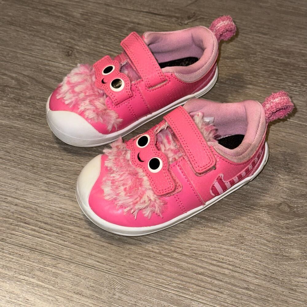 Nike Toddler Pink Furry hook and loop Sneakers Size 7C Made For Play Shoes